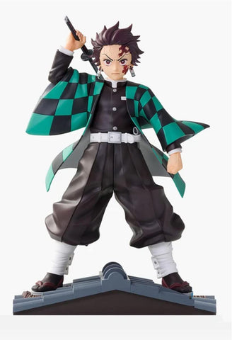 TANJIRO KAMADO SOSTENIENDO ESPADA EN PARTE TRASERA DEMON SLAYER SEGA 7.7 PULGADAS