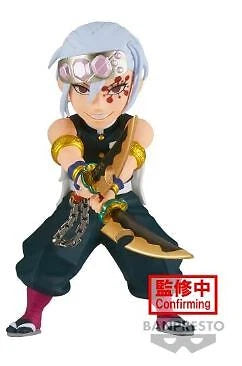 TENGEN UZUI EN POSICION DE PELEAR Y CUCHILLAS EN LA MANO MINI FIGURA DEMON SLAYER BANPRESTO